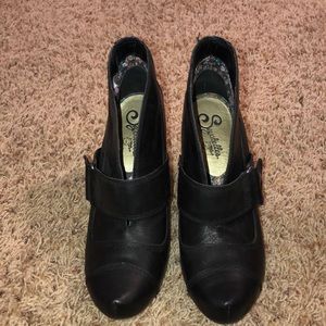 Seychelles Black shoe boot heels